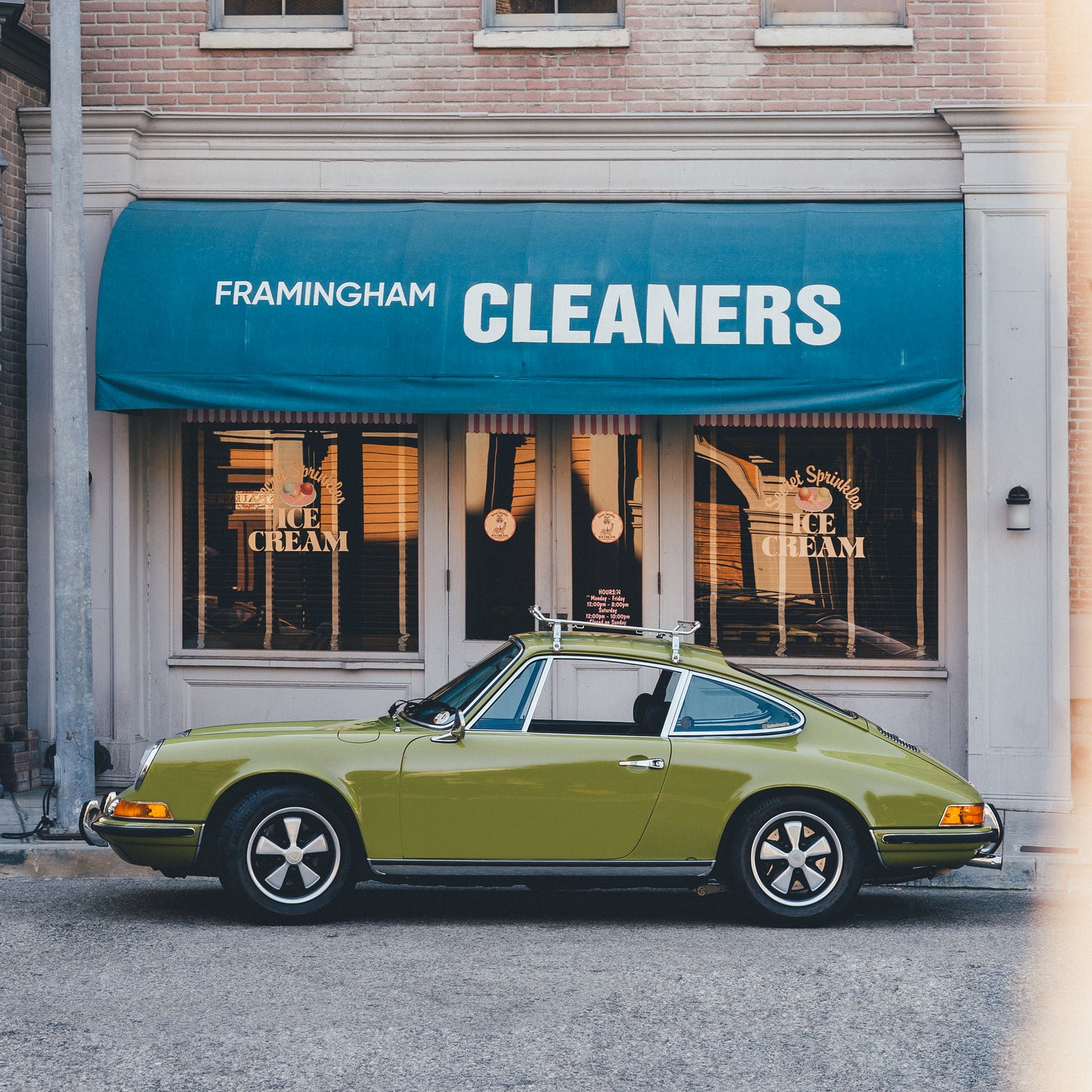 PORSCHE 911E AT THE CLEANERS